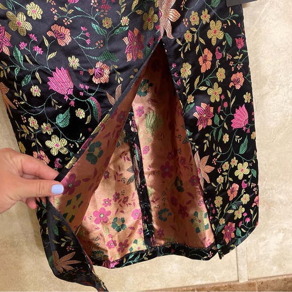 Lulu’s Floral Strapless Dress - Picture 4 of 13